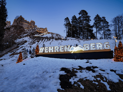 Die Gastronomie von LUMAGICA Innsbruck lädt zum Verweilen und Aufwärmen ein. Genießt ein heißes Getränk und gutes Essen.